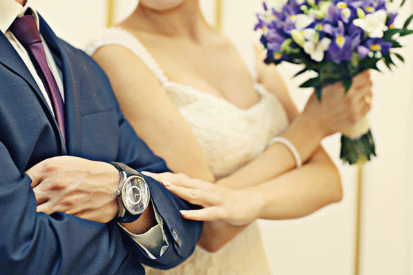 婚約指輪のお返しはやっぱり腕時計が人気！