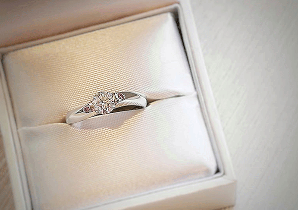 プロポーズに最適な婚約指輪が15万円から