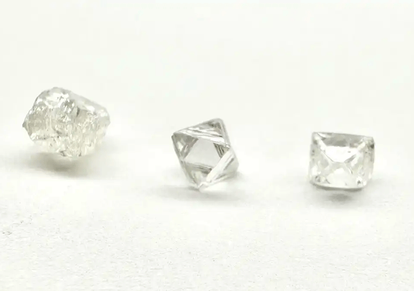 最高の輝きを放つパーフェクトラフダイヤモンド！「原石にこだわる」理由は？