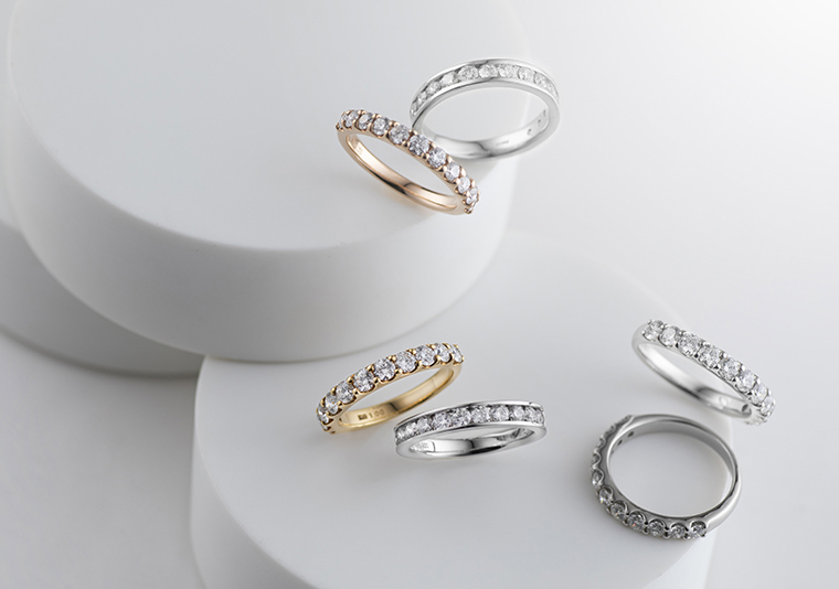 結婚指輪や婚約指輪に人気！普段使いもできる〈エタニティリング〉とは
