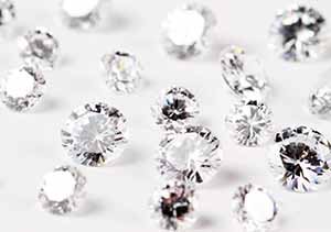 メレダイヤモンドが美しい「グランテール」婚約指輪・結婚指輪