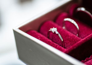 世界３大カッターズブランドの婚約指輪「モニッケンダム」